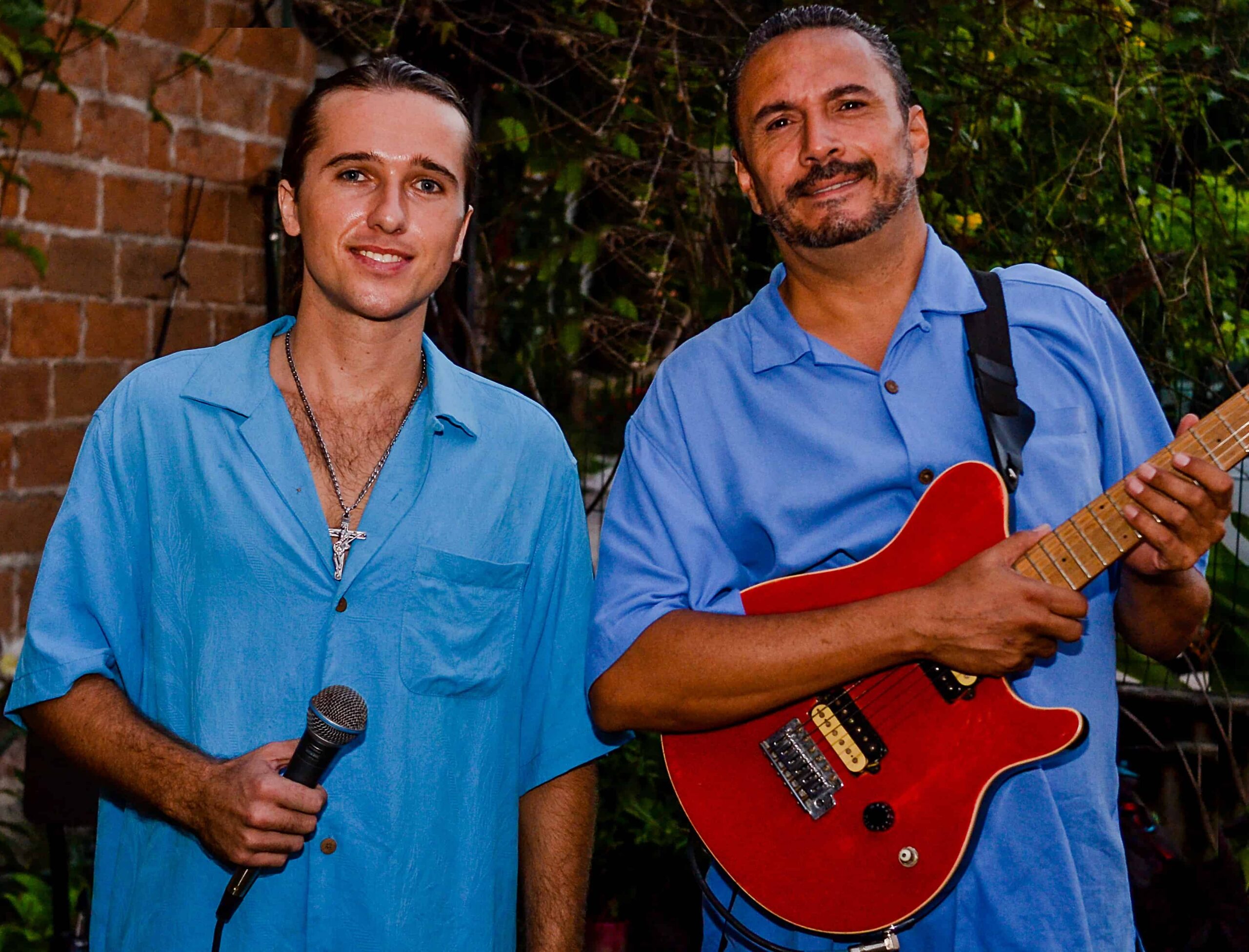 Los cantautores Joby Hernandez y Tongo