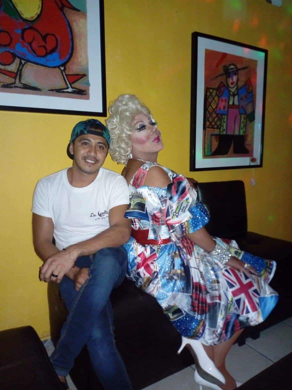 Kevin Ferrer, uno de los copropietarios de La Cantina Bar en No Way Jose!, con Azael Carrillo.