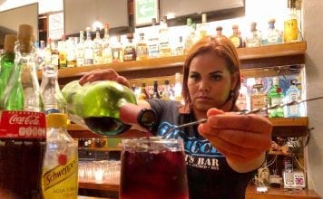 Asminda and her secret ingredients to stay always happy.