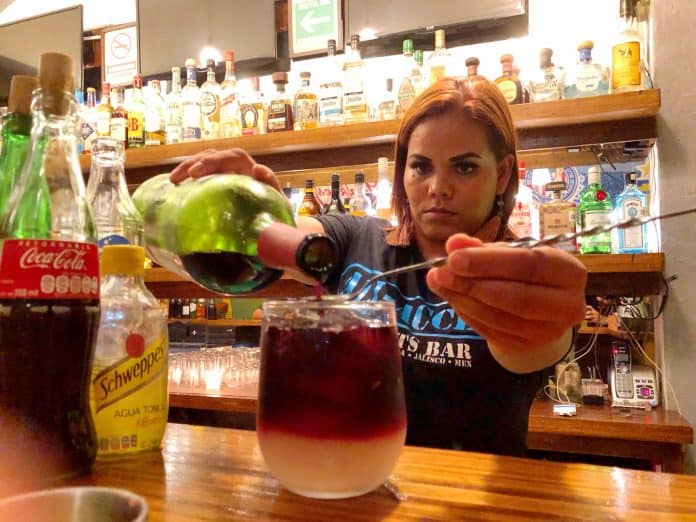 Asminda and her secret ingredients to stay always happy.