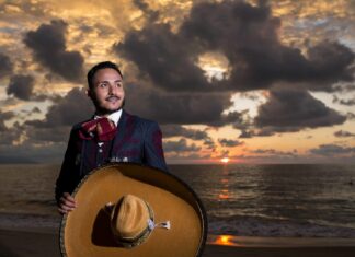 Alberto Cuevas “El Diamante” Delighting The Audience For More Than 10 Years Alberto Cuevas "El Diamante"