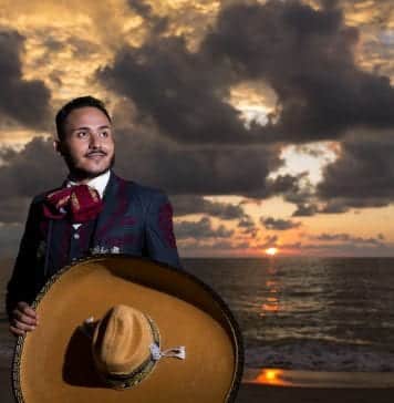 Alberto Cuevas “El Diamante” Delighting The Audience For More Than 10 Years Alberto Cuevas "El Diamante"