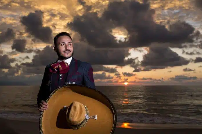 Alberto Cuevas “El Diamante” Delighting The Audience For More Than 10 Years Alberto Cuevas "El Diamante"