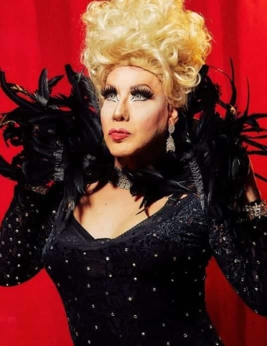 søm Postnummer Surrey Divine Diva: 20 Years Reinventing Drag · Entertainment