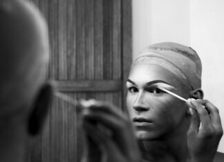 ‘We are born naked, the rest is Drag’ is the winning photograph of the LGBTQ+ Contest of the Festival Nuestro Orgullo