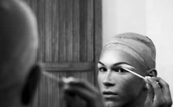 ‘We are born naked, the rest is Drag’ is the winning photograph of the LGBTQ+ Contest of the Festival Nuestro Orgullo