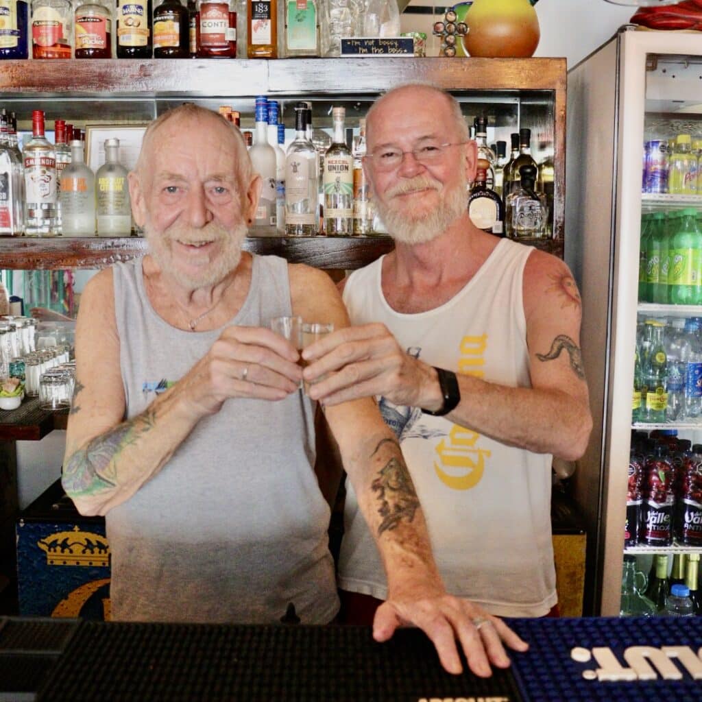 Tom Finley, propietario del Frida's Bar 4.0 y amigo íntimo de Mike Laking.  