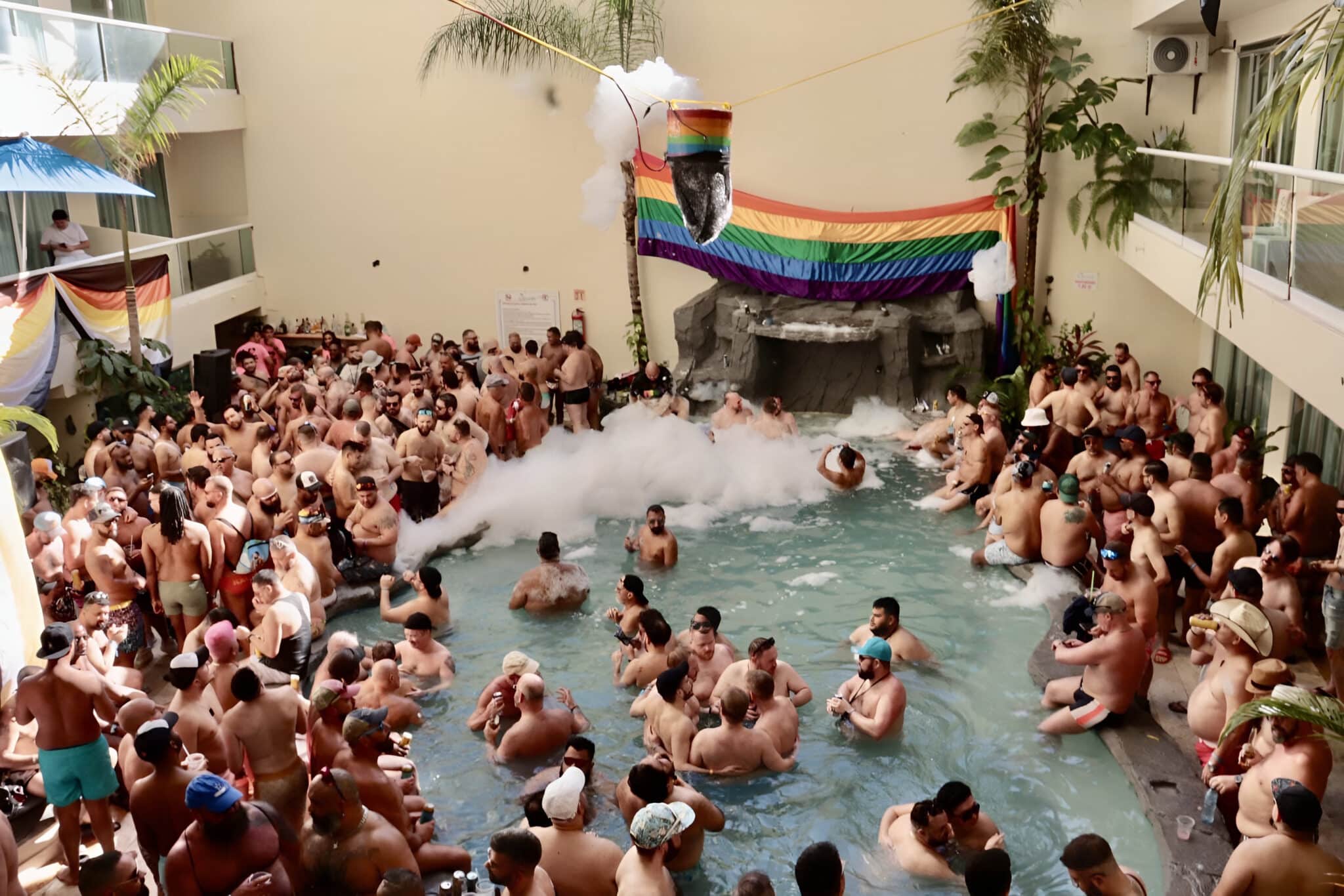 Foam party at Blue Chairs, part of BeefDip 2023. Foto de Oscar Almeida. 