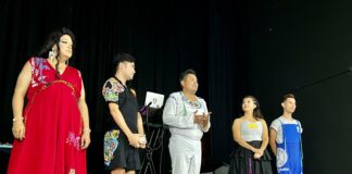 Grupo de Teatro Dionisio performing The Night of the Garland tells the story of a coconut seller who is looking for his missing sister, who has eyes of a blue so deep that they seem violets. In his search, he relies on a drag queen, a waitress and other local characters who make up a mosaic that reflects what is lived in Puerto Vallarta. Photo by Jerry Jones