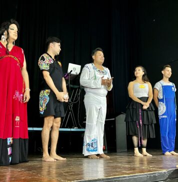 Grupo de Teatro Dionisio and Boa Viagem Teatro Provide Important Local Theater Outlet Grupo de Teatro Dionisio performing The Night of the Garland tells the story of a coconut seller who is looking for his missing sister, who has eyes of a blue so deep that they seem violets. In his search, he relies on a drag queen, a waitress and other local characters who make up a mosaic that reflects what is lived in Puerto Vallarta. Photo by Jerry Jones