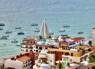 Mexican Tourists Drive Record Breaking Summer for Puerto Vallarta Perched high above Puerto Vallarta’s famous Los Muertos Beach with a breathtaking view of the entire Bay of Banderas sits a newly christened gem on the Mexican Pacific named Las Villas. Photo by Oscar Almeida.