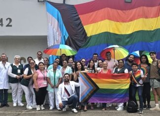 Puerto Vallarta Celebrates International LGBTQ+ Pride Day with Flag Raising, Colorful Celebrations In an emotional event held on the morning of Friday, June 28, 2024, at the General Hospital of Zone 42 of the IMSS, the placement of the LGBTQ+ flag was carried out in commemoration of International LGBTQ+ Pride Day. This event marks a significant step towards inclusion and respect for the rights of the LGBTQ+ community in health services. Photo provided.