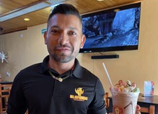 MR. Exprimido Offers a Fresh Squeeze on Puerto Vallarta’s Beverage Scene Lorenzo Antonio Marín de Dios is the owner of MR. EXPRIMIDO. Photo by Jerry Jones