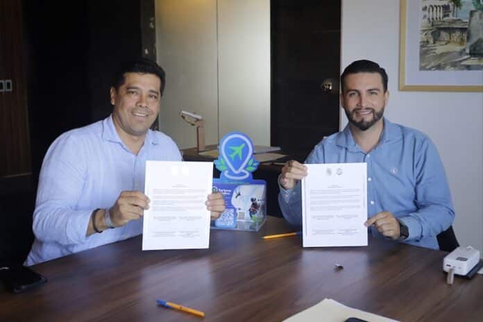 (left to right) Aguascalientes Mayor Leonardo Montañez and Puerto Vallarta Mayor Luis Munguía signing documents to establish a twinning relationship between the two cities, enabling them to share best practices and successful strategies. Photo provided