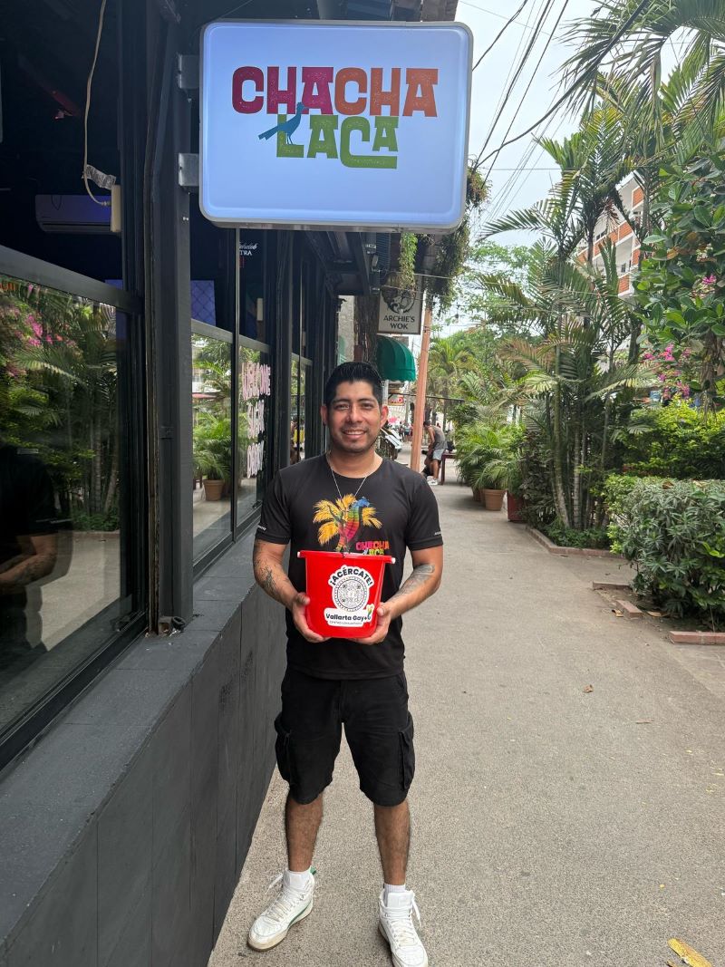 chachalaca bar red bucket