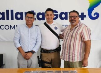 (left to right) Víctor Espíndola, president of MOVii, Police Commander José Daniel Hernández, and Pedro López, director of Vallarta Gay+ Community Center. Photo Provided