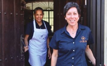 Leading Lesbians: Celebrating Influential Figures in our Community oculto pareja