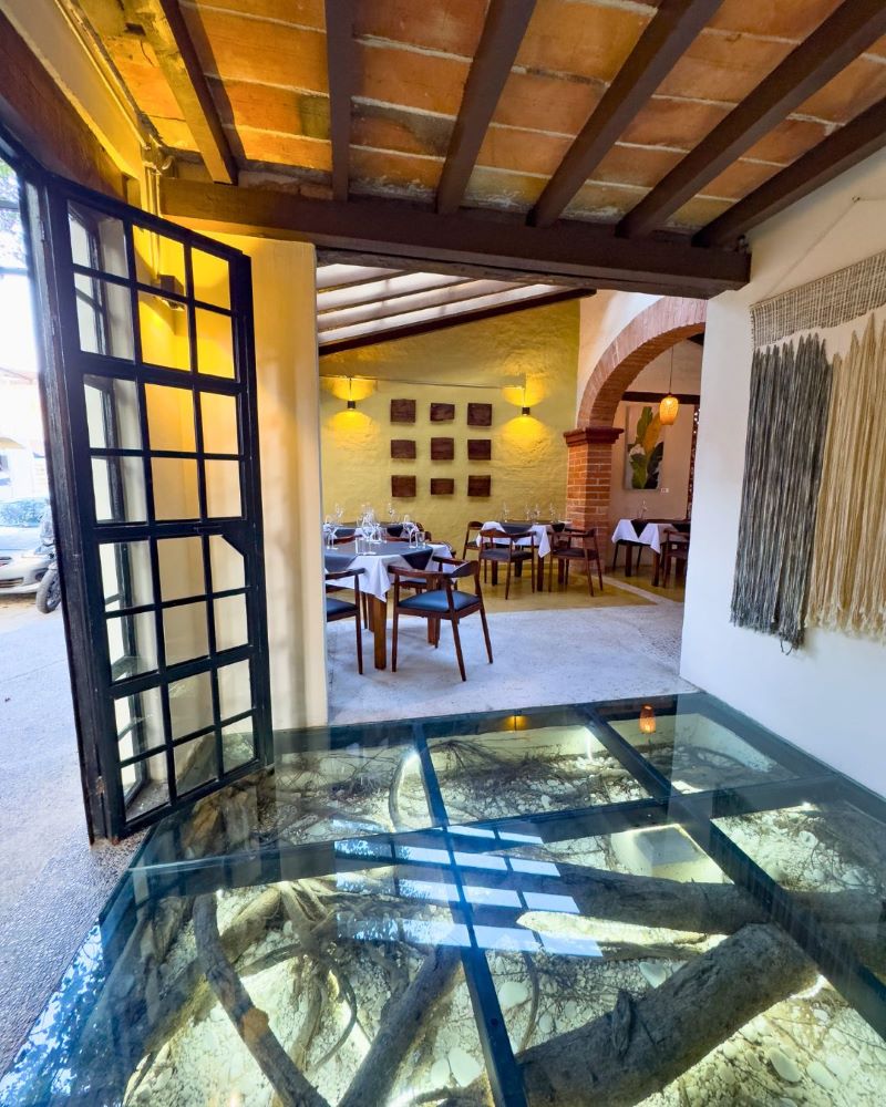 raices interior entrance