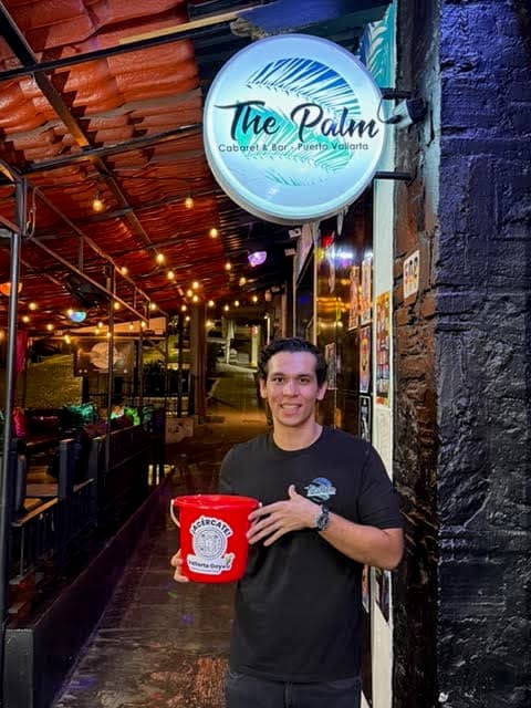 the palm red bucket