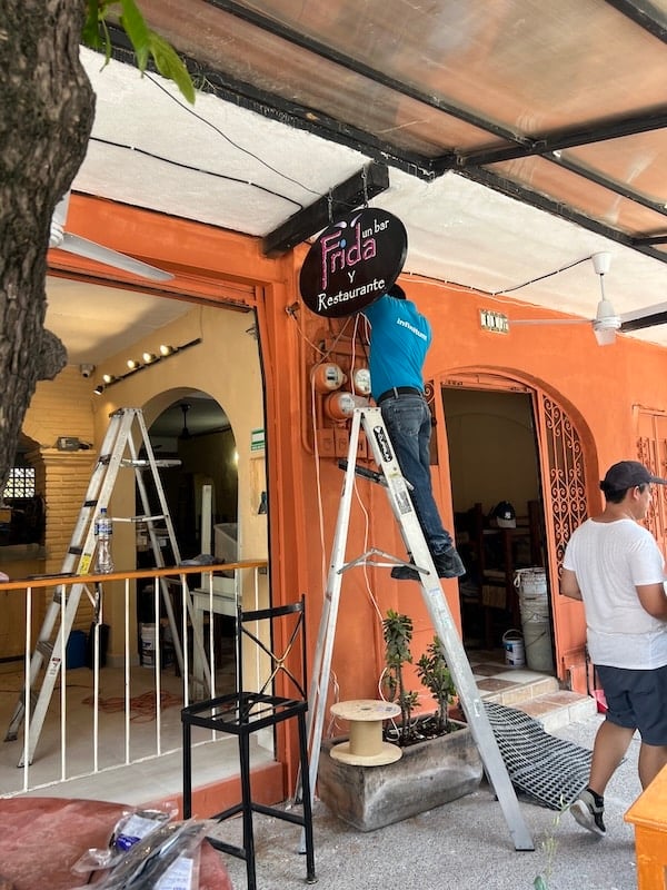 bar frida construction 1