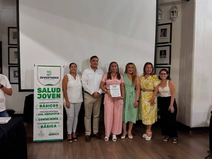 (center) COMUSIDA Director Leticia Enedina López Moreno. , receiving recognition from the Puerto Vallarta Municipal Government's Youth Directorate. The recognition came on the same day as the outcry for sharing private health information. Photo provided.