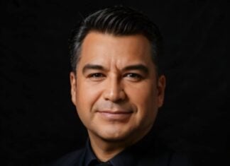 For 45 years, Salvatore Rodríguez has been passionately dedicated to teaching piano music, offering piano lessons to beginners with a special focus on Traditional Mexican Popular Music.