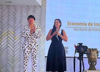 Salma Luévano, National Coordinator of the Economía de Inclusión program at Mexico’s Secretariat of Economy, and Councilwoman Melissa Madero. Photo by Jerry Jones