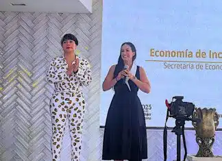 Salma Luévano, National Coordinator of the Economía de Inclusión program at Mexico’s Secretariat of Economy, and Councilwoman Melissa Madero. Photo by Jerry Jones