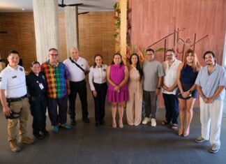 Gubernamental authorities and LGBTIQ+ collectives at a meeting held at the Tryst hotel.
