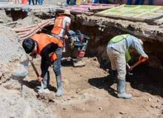 seapal men working aquiles