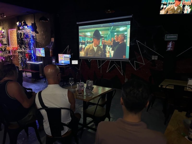 sala de juegos botas 4