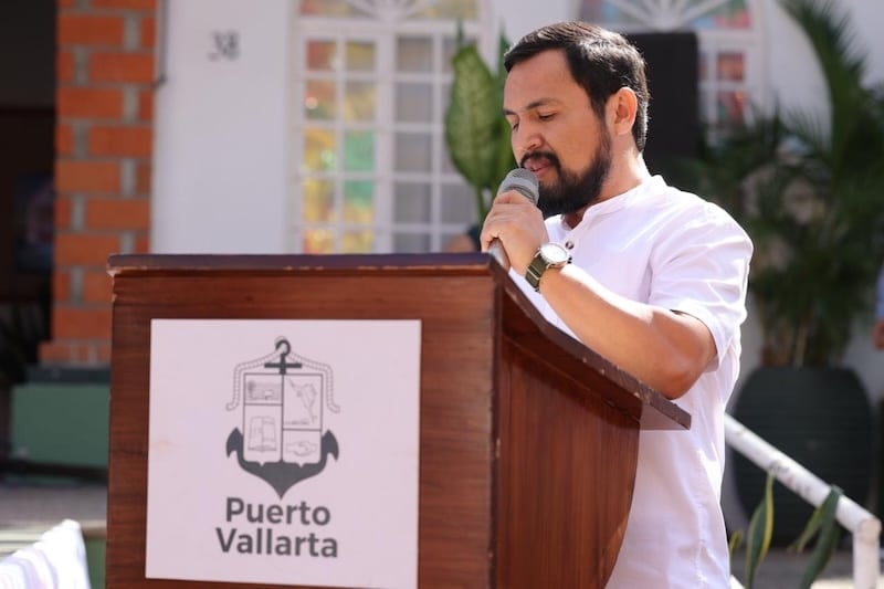 historian moises hernandez