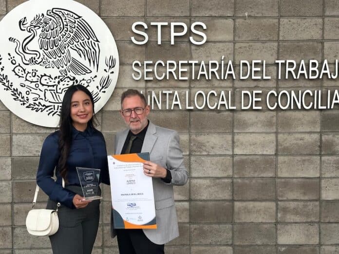 On October 16th Esmeralda Jimenez, director of Human Resources & Jamie Alexander, director of Business Development, traveled to Guadalajara, Jalisco, to receive the award from the Secretary of Labor & Social Welfare, Ricardo Barbosa Ascencio..jpeg
