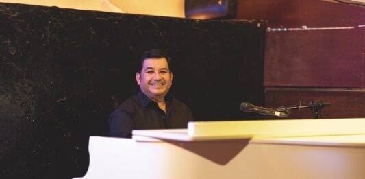 Salvatore Rodríguez Celebrates 50 Years at the Piano with Black-and-White Gala at Café des Artistes Salvatore-6