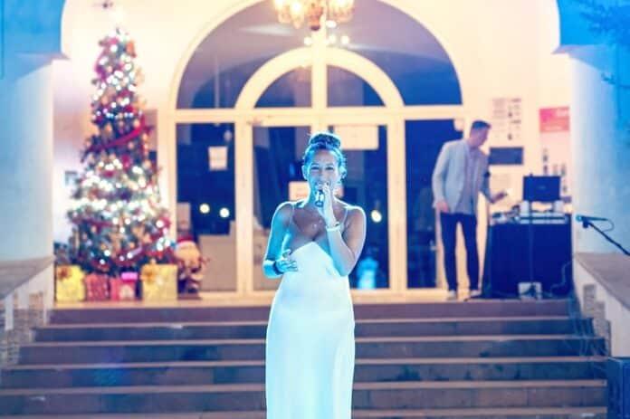 Singer - Christmas Party 2024