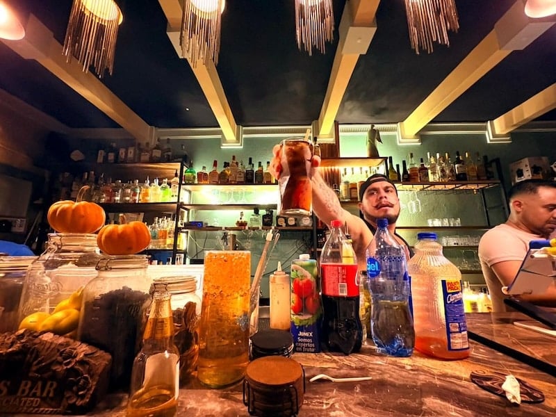 jorge's bar one year 1