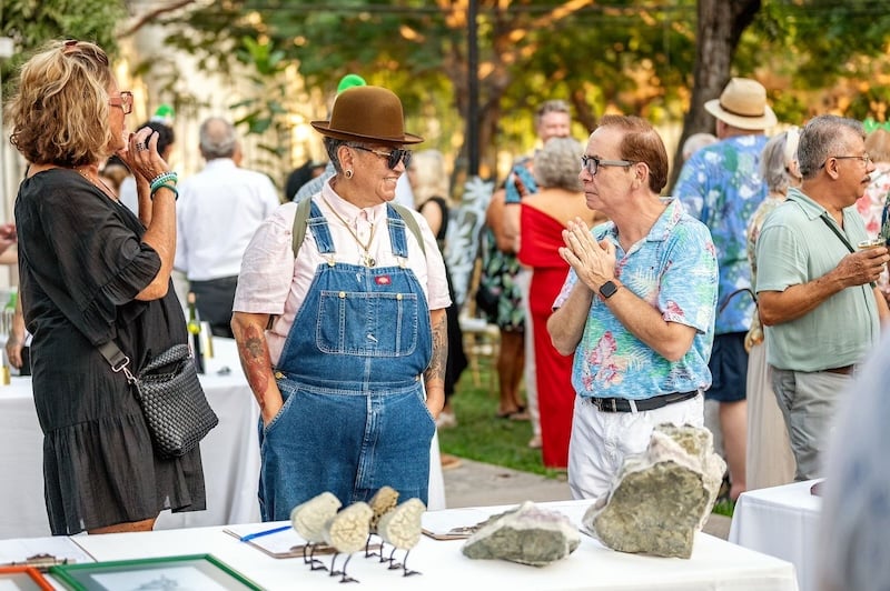 Invitados Hablando-1