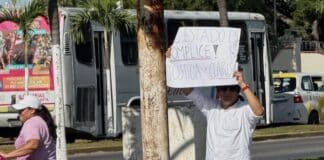 Justice Protest Paralyzes Traffic at Sam’s Club, Cruise Terminal in Puerto Vallarta protests block street 1