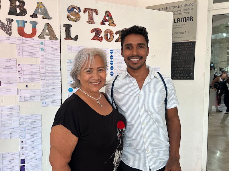 los mangos library auction