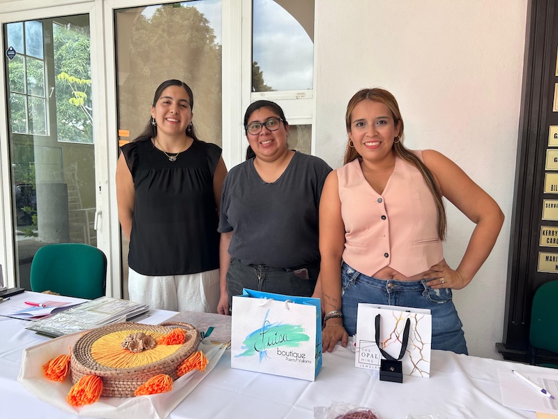los mangos library auction