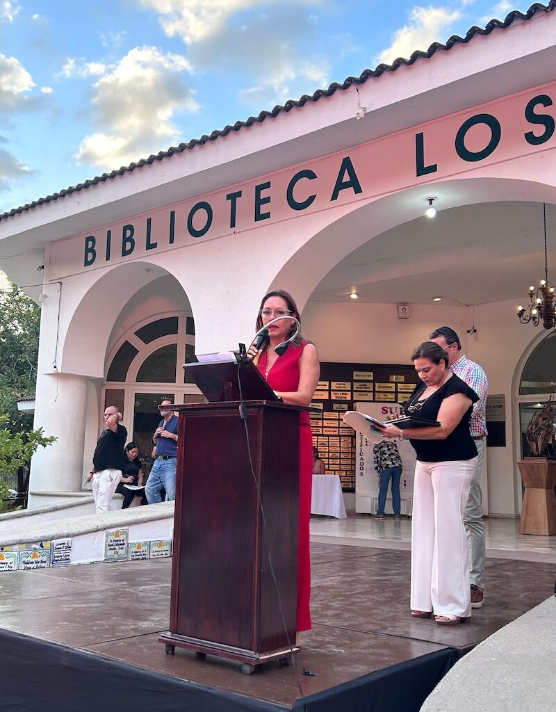 los mangos library auction