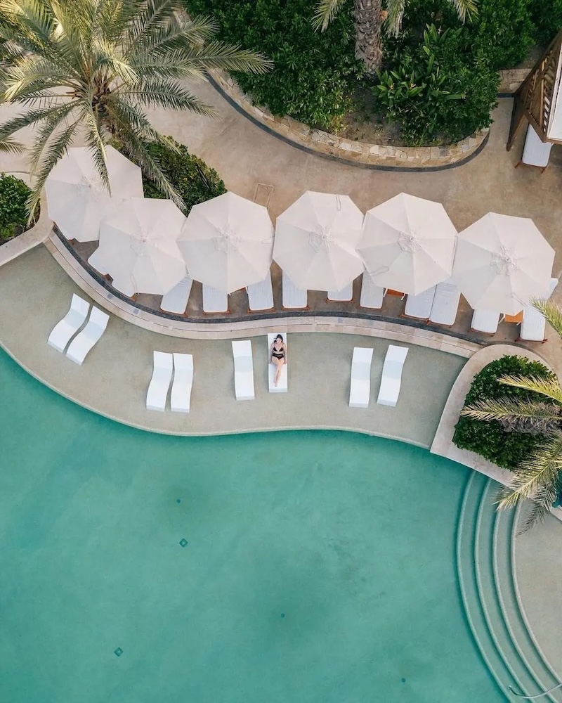 premier pools & surfaces