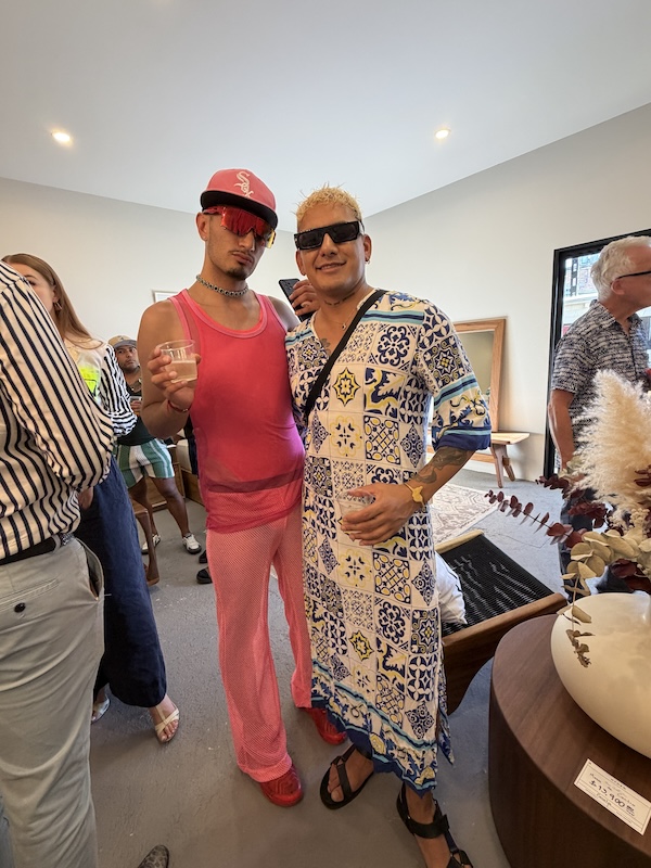 hyden art jet and friend