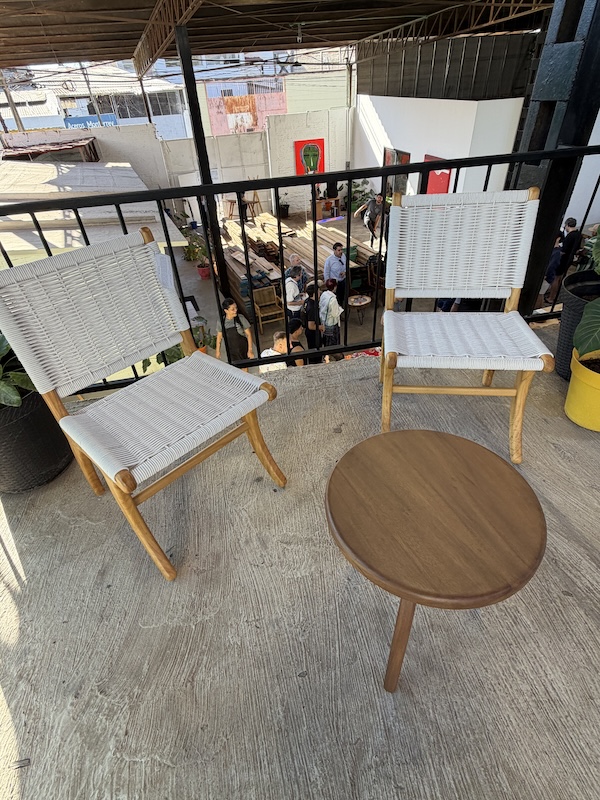 hyden art table and chairs
