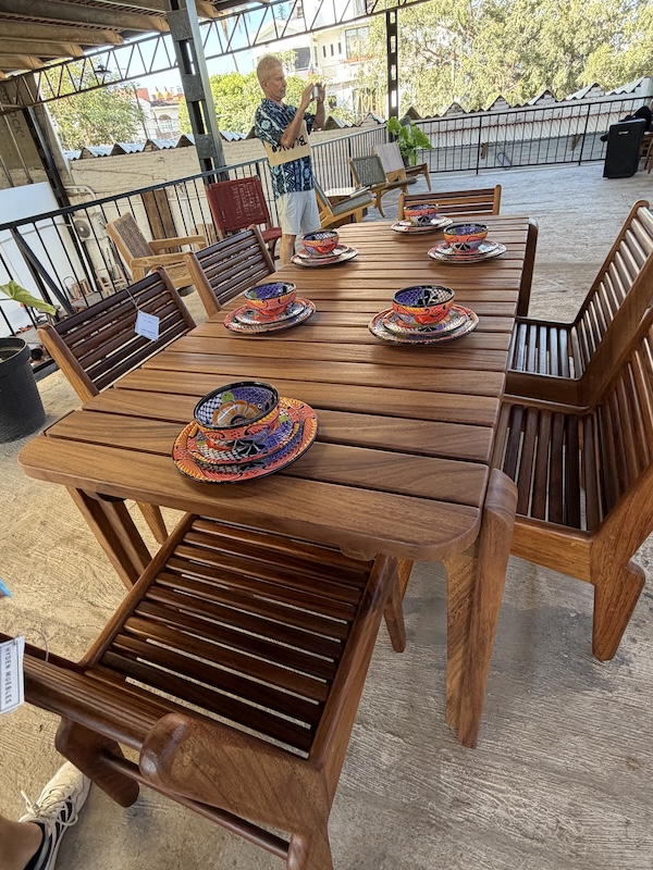 hyden art table chairs 2