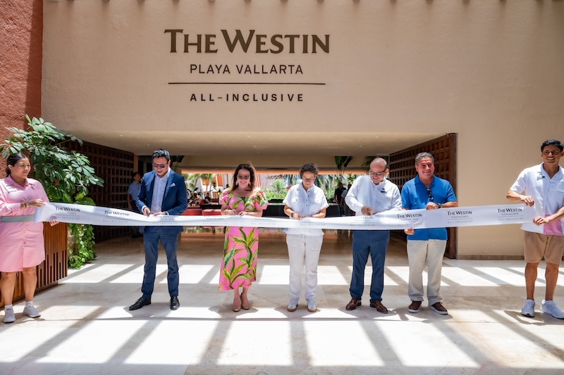 (de izquierda a derecha) Gastón Gonzalez, Marta Molina, Michelle Fridman, Hugo Lecanda, Miguel Andrés y Hernandez Arteaga en la gran inauguración. Foto facilitada.