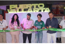 Viva Aerobus Named Official Sponsor of Vallarta Pride Parade Team Viva with the Undersecretary of Tourism of Jalisco, the director of the Puerto Vallarta Tourism Trust, and organizers of Vallarta Pride. Photo provided.