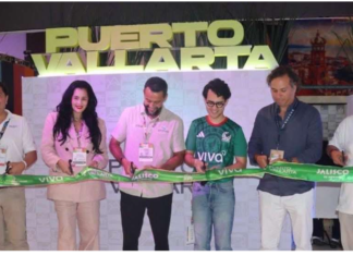 Viva Aerobus Named Official Sponsor of Vallarta Pride Parade Team Viva with the Undersecretary of Tourism of Jalisco, the director of the Puerto Vallarta Tourism Trust, and organizers of Vallarta Pride. Photo provided.