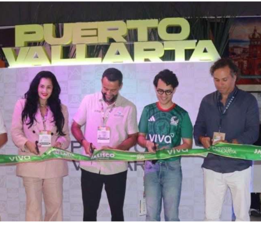 Viva Aerobus Named Official Sponsor of Vallarta Pride Parade Team Viva with the Undersecretary of Tourism of Jalisco, the director of the Puerto Vallarta Tourism Trust, and organizers of Vallarta Pride. Photo provided.