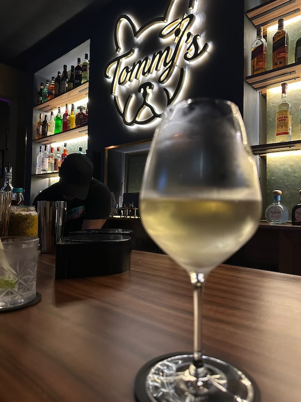 tommys bar 1